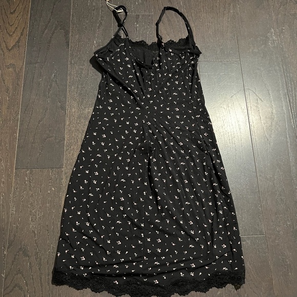 BNWT SKIMS Fits Everybody LaceSlip Dress in Onyx Rosebud Size Large super cute - Picture 2 of 7